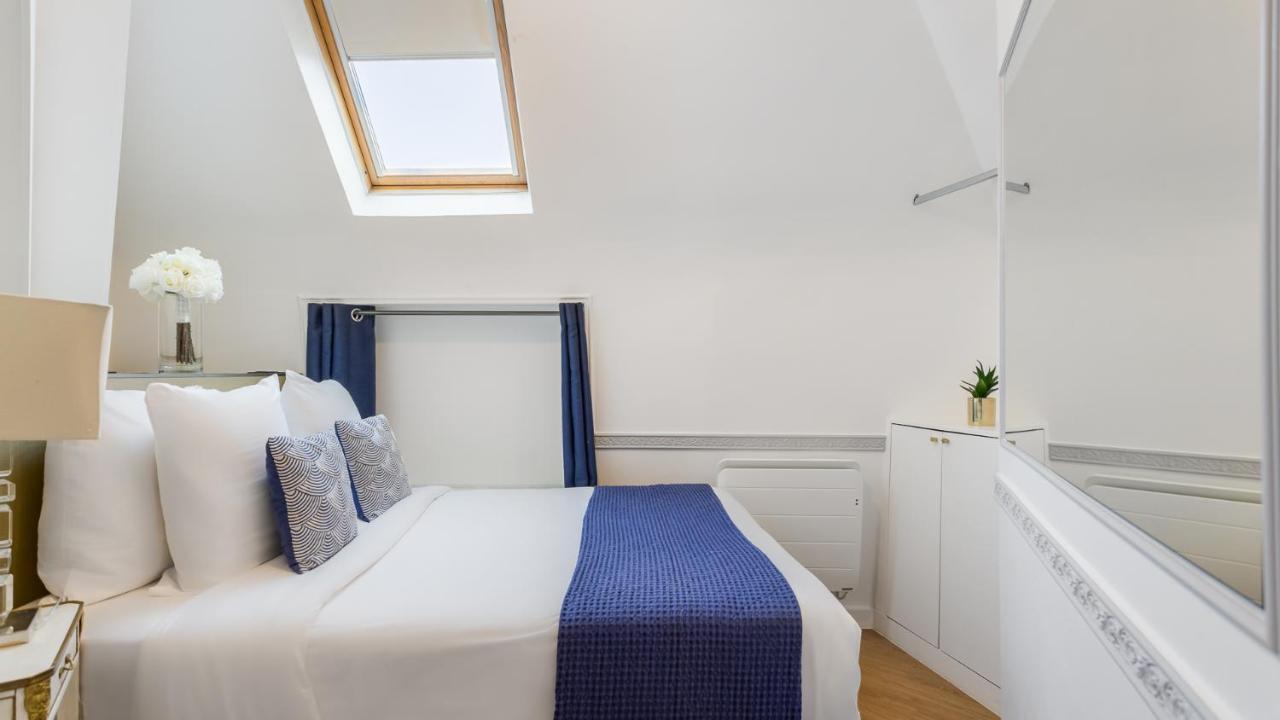 Luxury 2 Bedroom Duplex - Beautiful Monument View * Paris