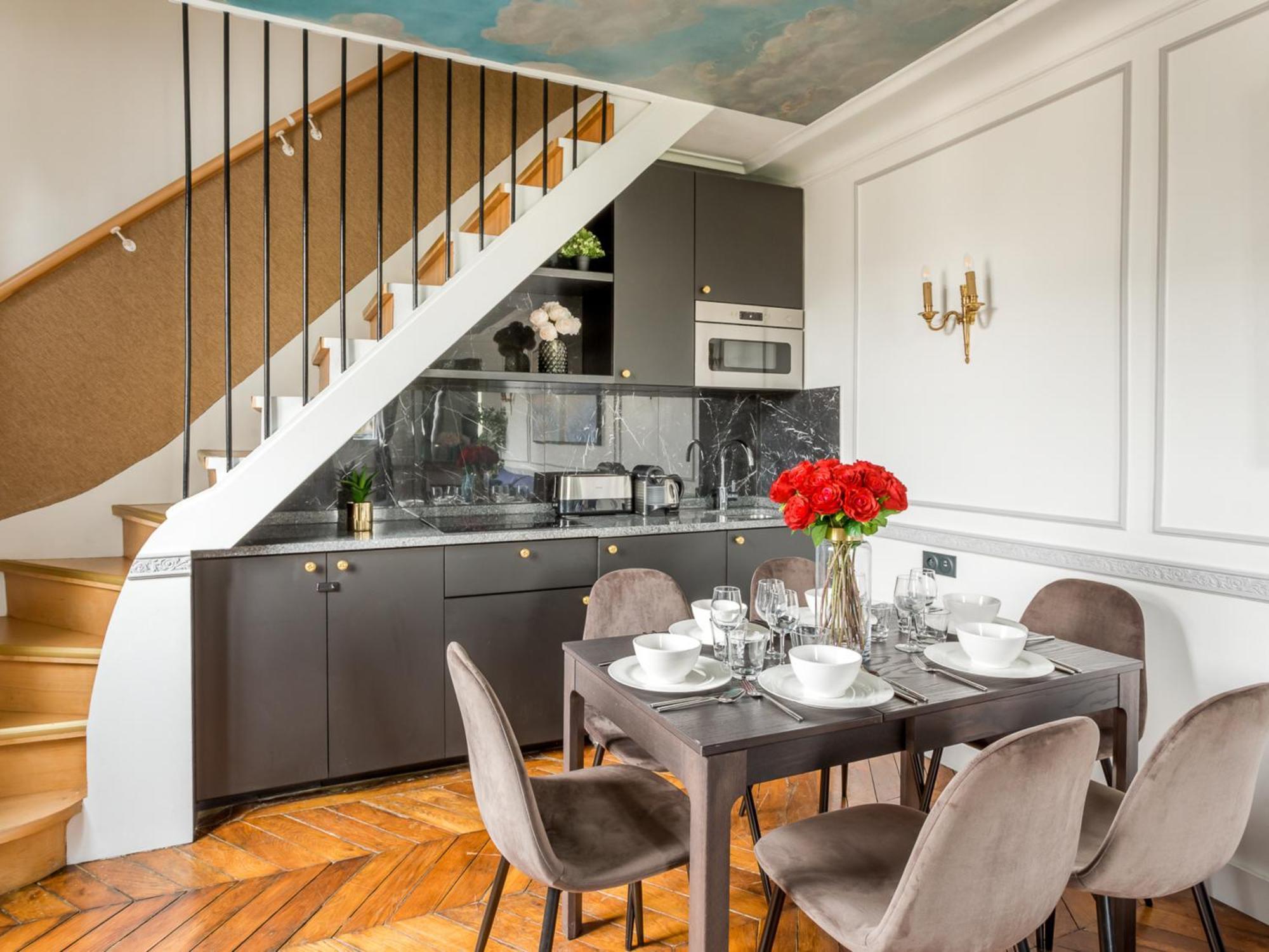 Luxury 2 Bedroom Duplex - Beautiful Monument View